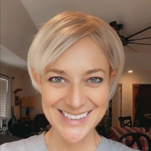 Light blonde short fiber wig